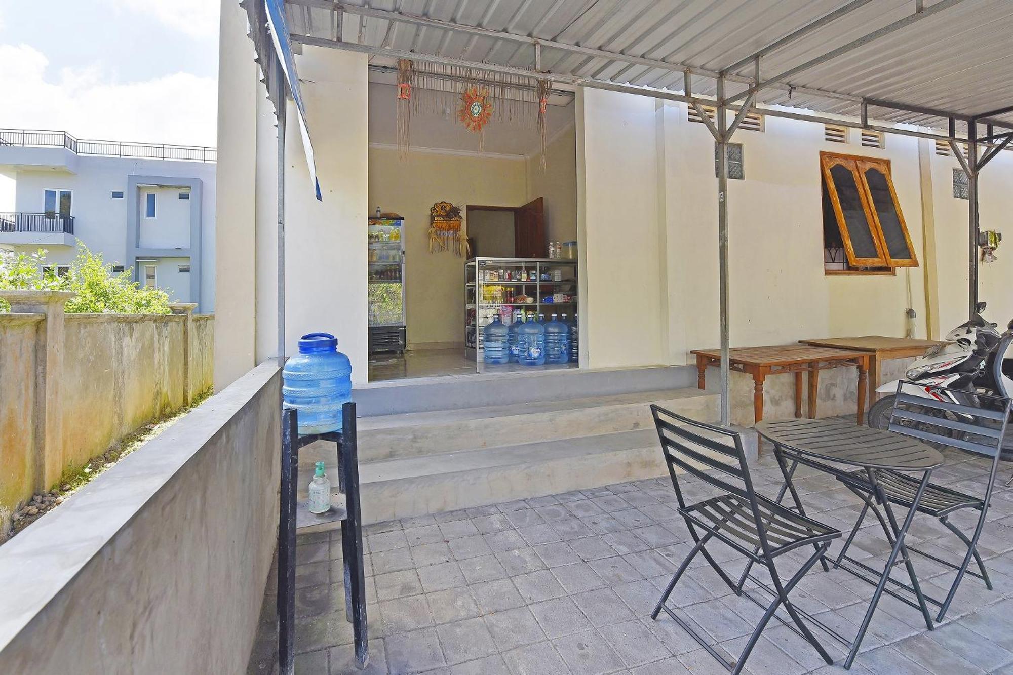 Oyo Life 90675 Ld Residence Ungasan Buitenkant foto